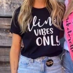 Vino Vibes Only t shirt Small